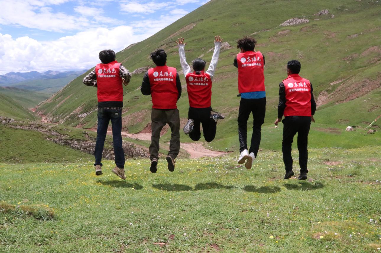打通世界屋脊上的读书路, 让“高原雏鹰”飞出高山