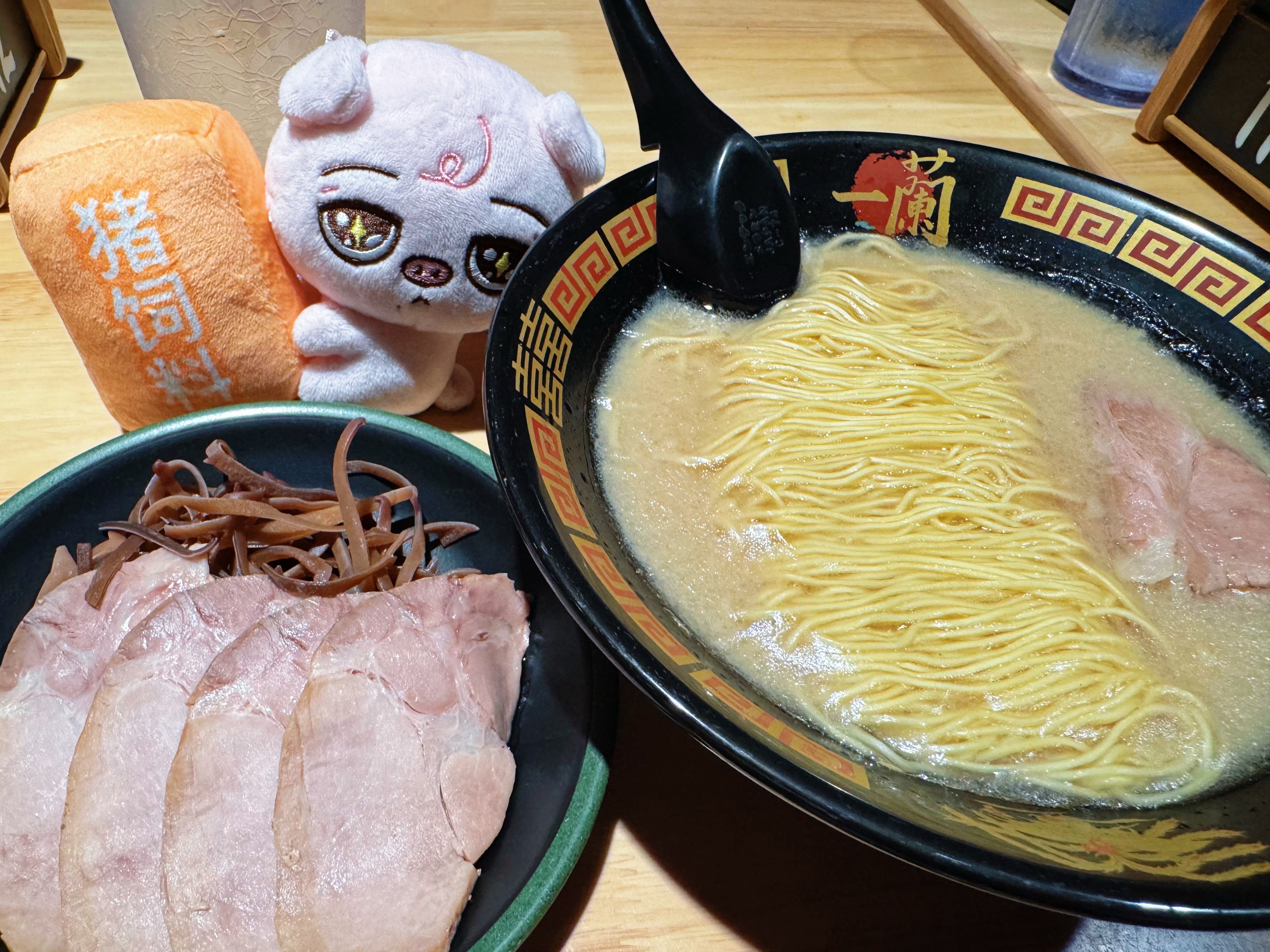 虚假的猪饲料和真实的猪饲料​​​