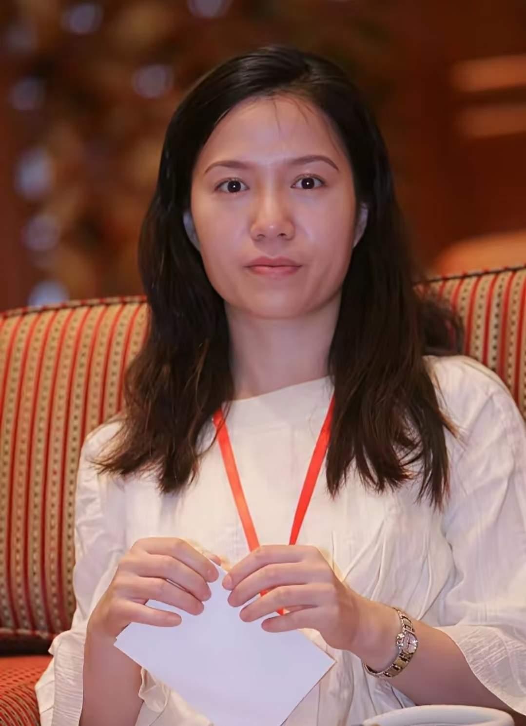 翁帆搬离原住所，杨振宁先生离世后，49岁的翁帆以一种近乎“隐身”的方式，完成了人