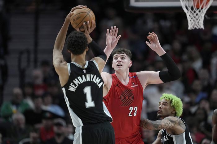 三大中锋车轮战，开拓者真的这么想吗？美国媒体人表现，开拓者可以用克林根、罗威、