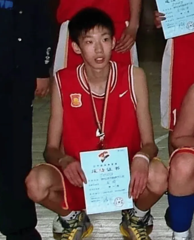 周琦改半岁才符合发育曲线，这图又是证明俺认为周琦是95年6-12月间出生的，