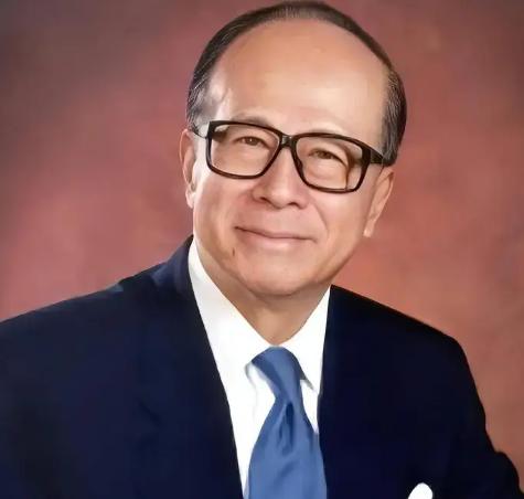 李嘉诚可能嗅到了危险的信号，果断卖掉了英国电网公司100%股权，套现逾1100