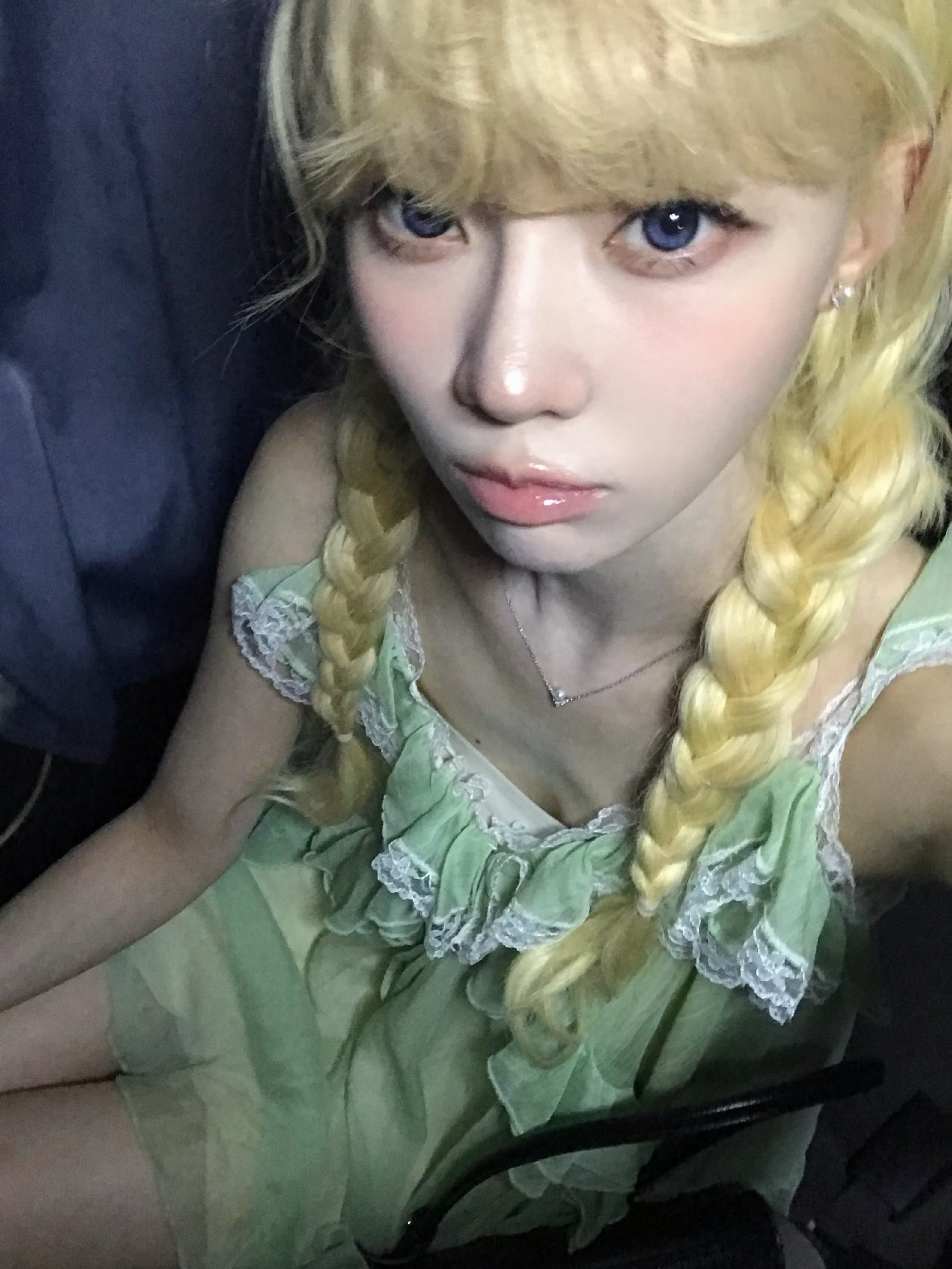 完全是橱柜里的洋娃娃呀