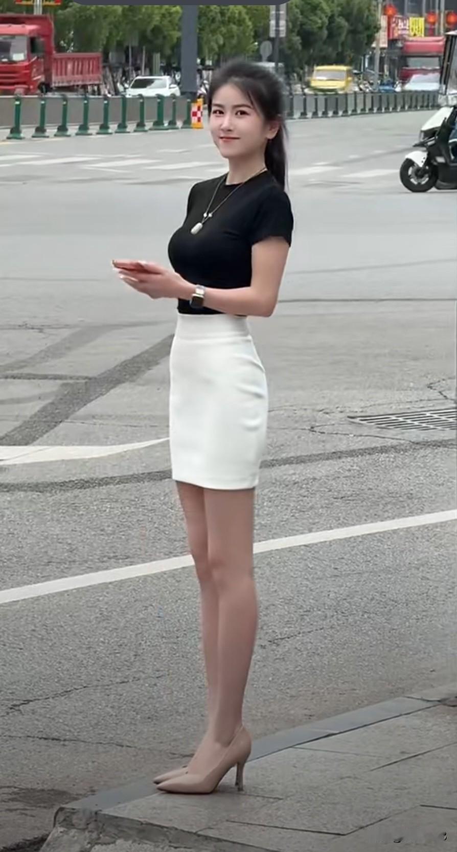 这身材绝了，亭亭玉立！