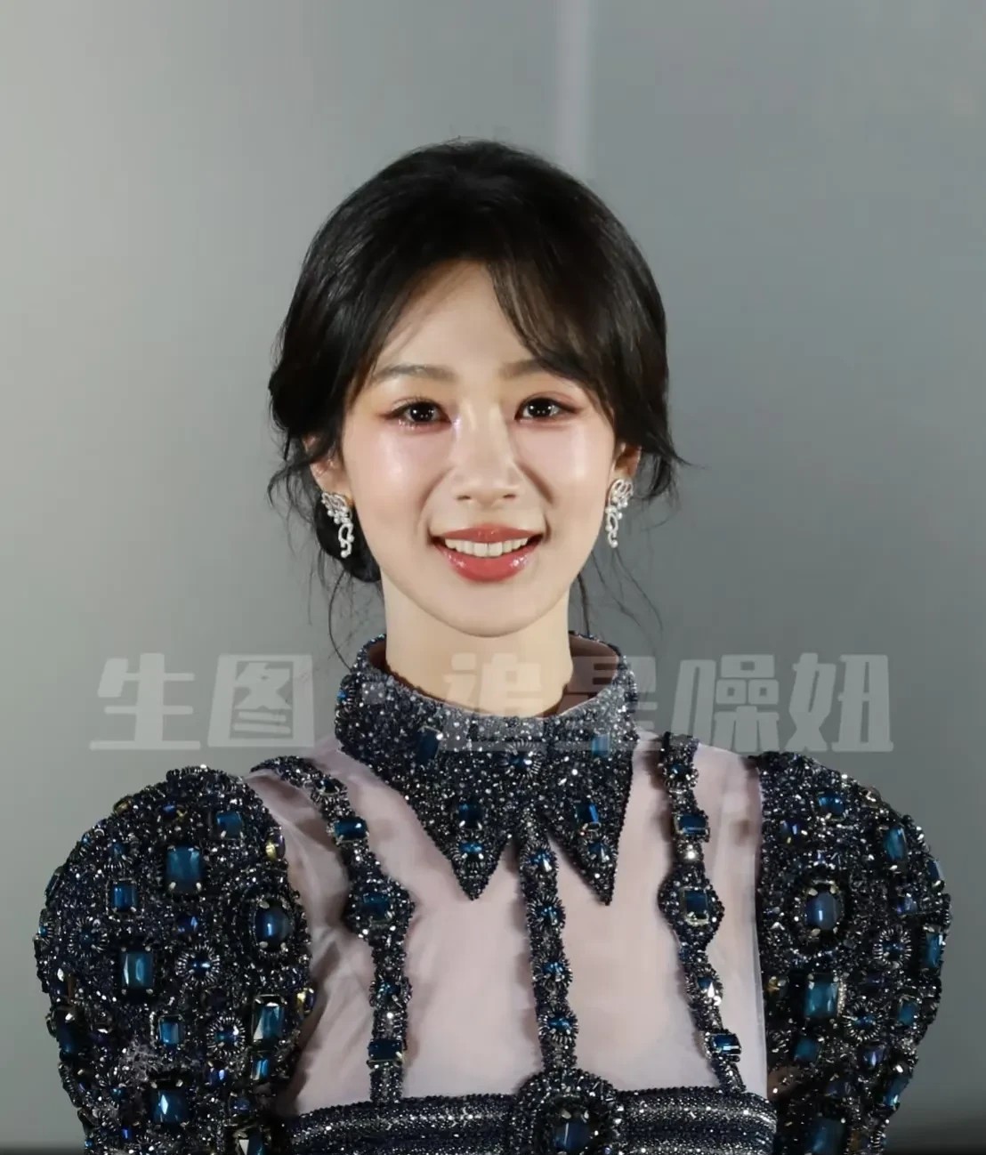 大家发现没？杨紫的长相真是个神奇的存在，昧着良心说她，美得倾国倾城吧，良心上