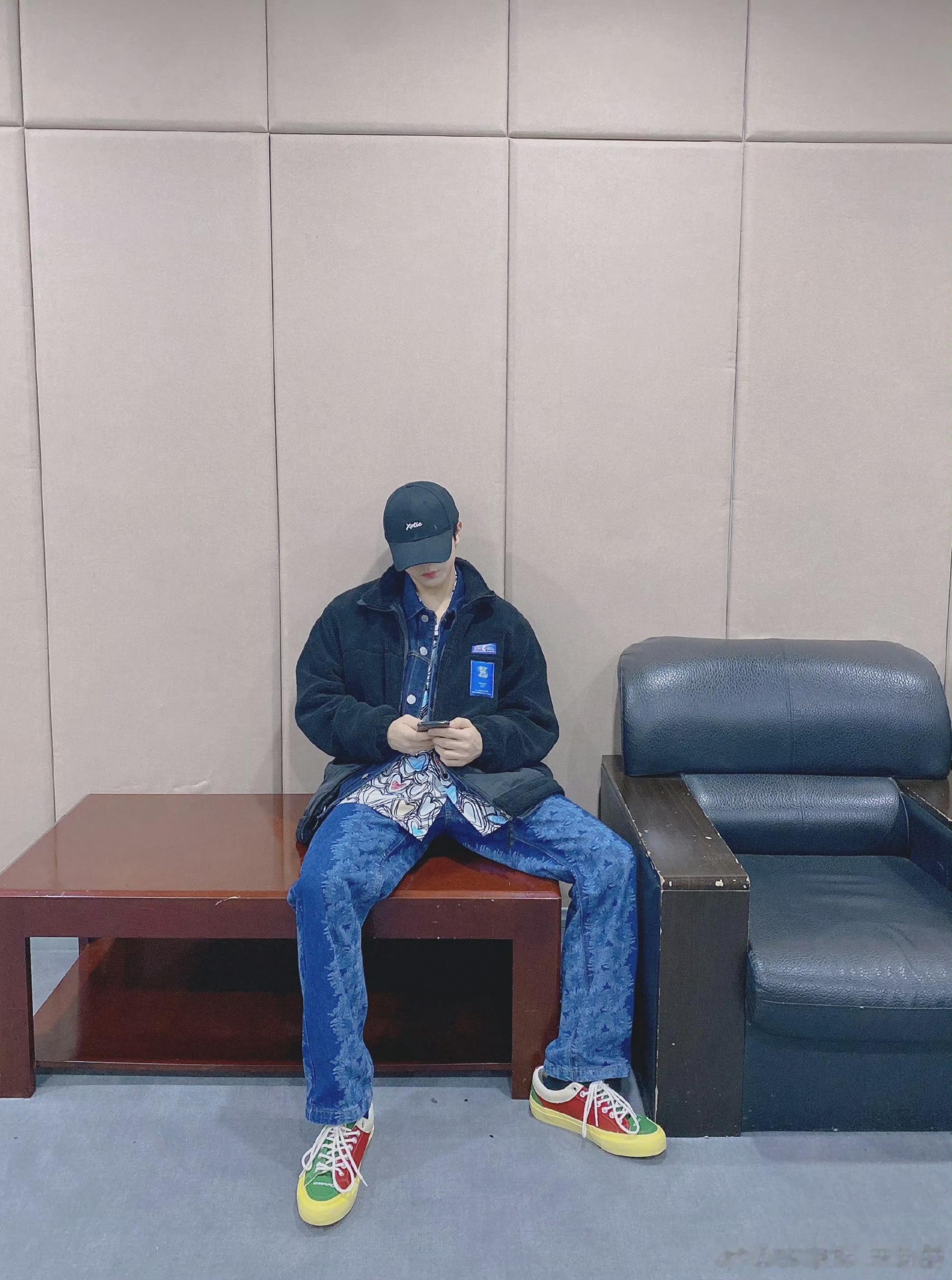 苏新皓十三岁霸总照配文火锅你好给这位大帅哥酷男上个儿童套餐