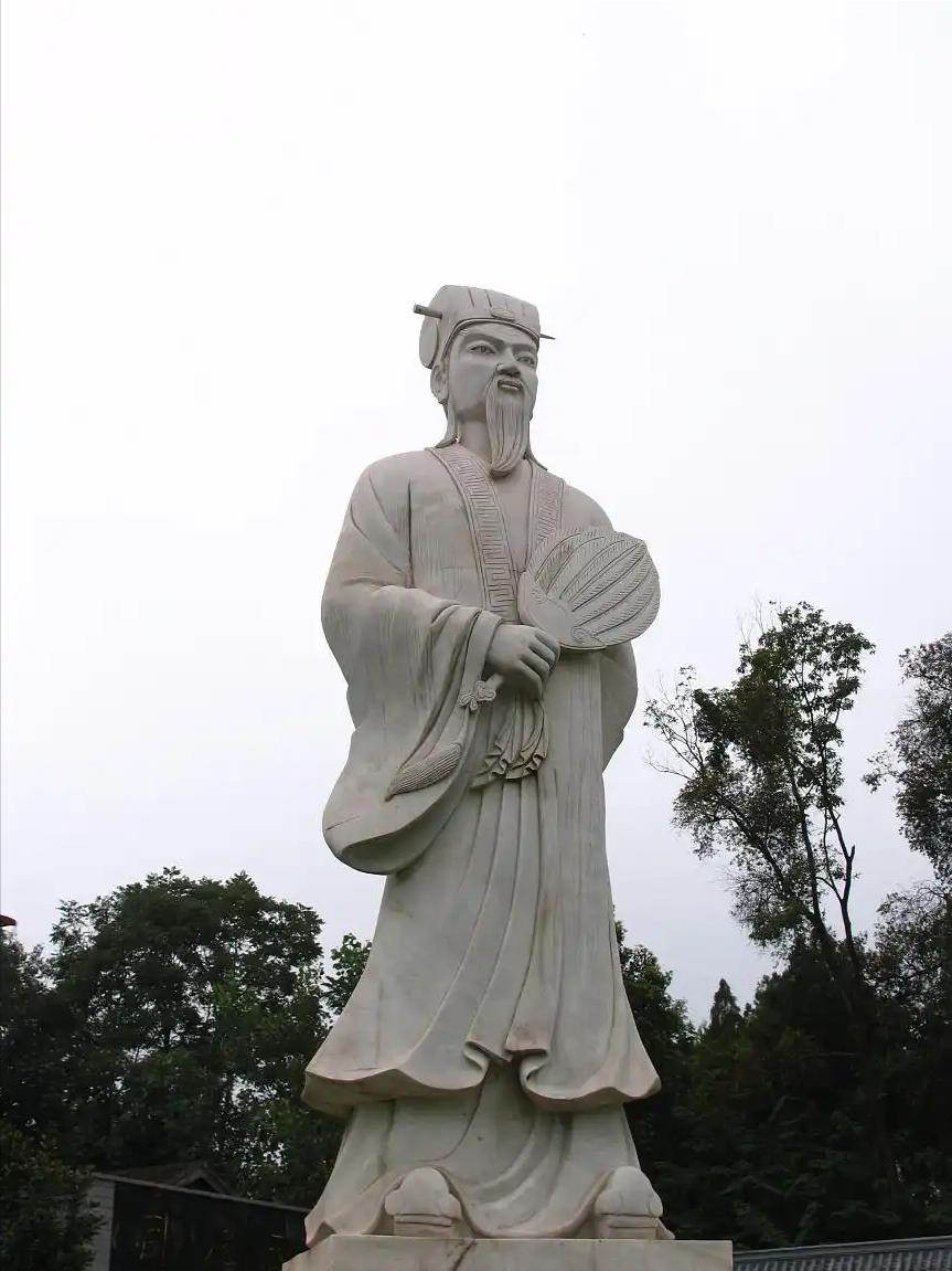 诸葛亮不北伐与北伐相比，哪一个战略对蜀汉更为有利？常听人说诸葛亮北伐是穷兵黩