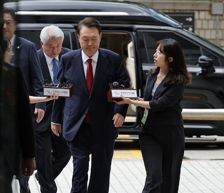 9日下午2时22分，韩国前总统尹锡悦的逮捕令实质性审查程序已正式启动，将决定他