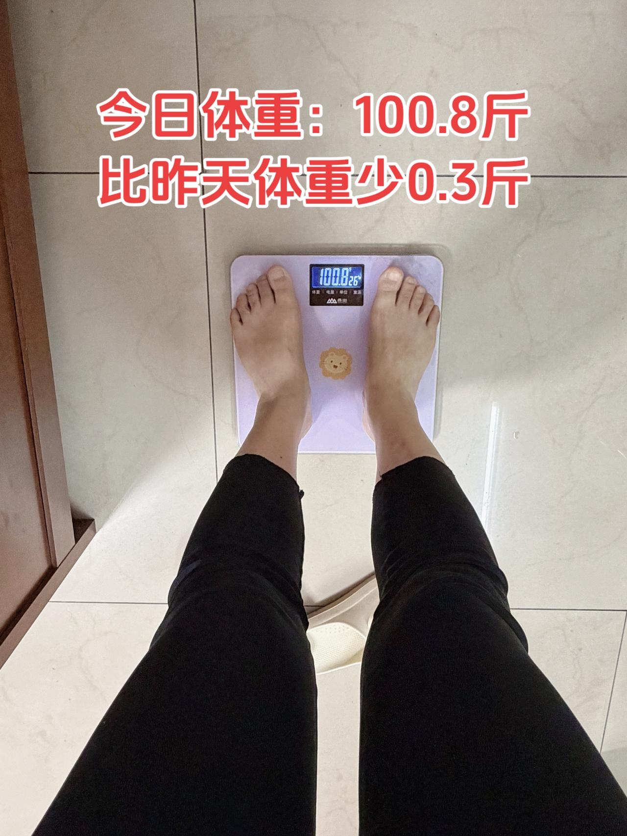 自律减脂健康餐，目标95斤，加油今日减脂早餐：玉米馒头+鸡蛋+番茄+牛奶