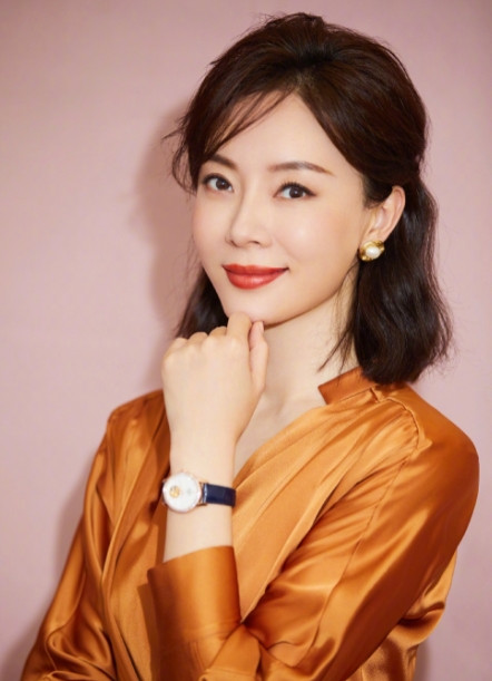 2006年，冯小刚拍摄《集结号》，原定女主角是陈数，电影刚拍了5天，冯小刚对陈数