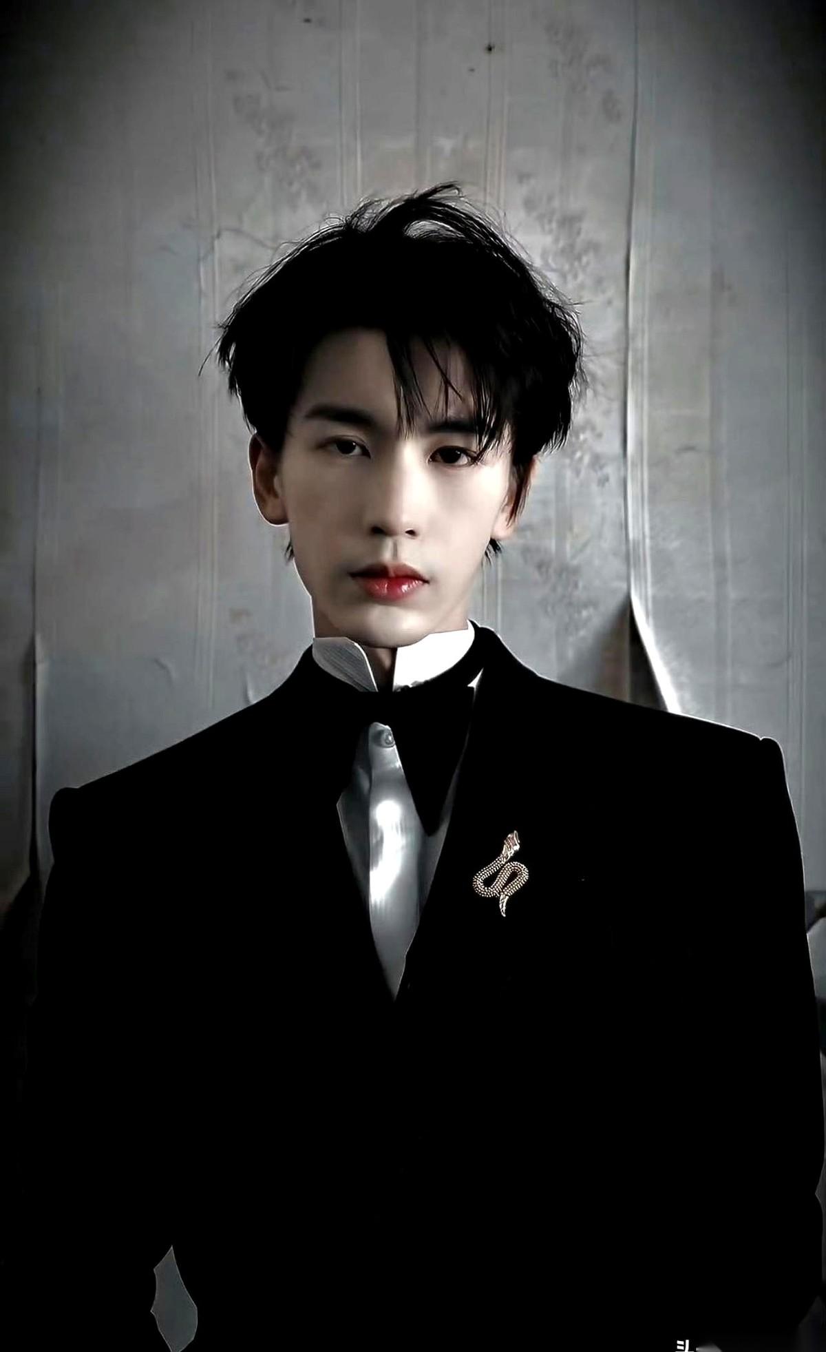 最绝的是什么？不是拍得丑，是拍得像刘琳琳。一句“他好像刘琳琳啊”，杀伤力比一万