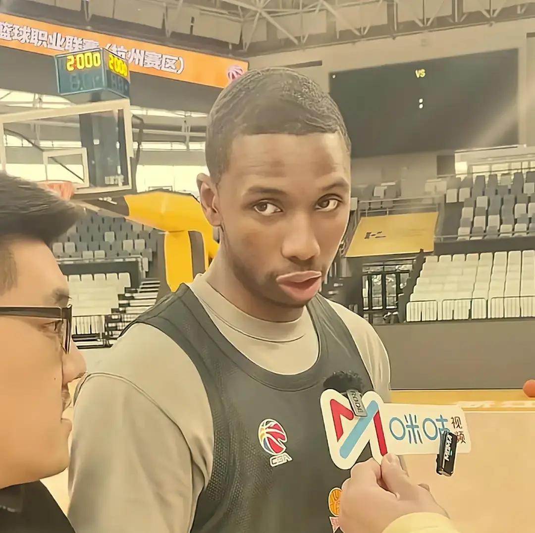 徐杰被锁死，广东还能赢？昨晚山西用box-1死盯徐杰，全队像影子贴着他。他