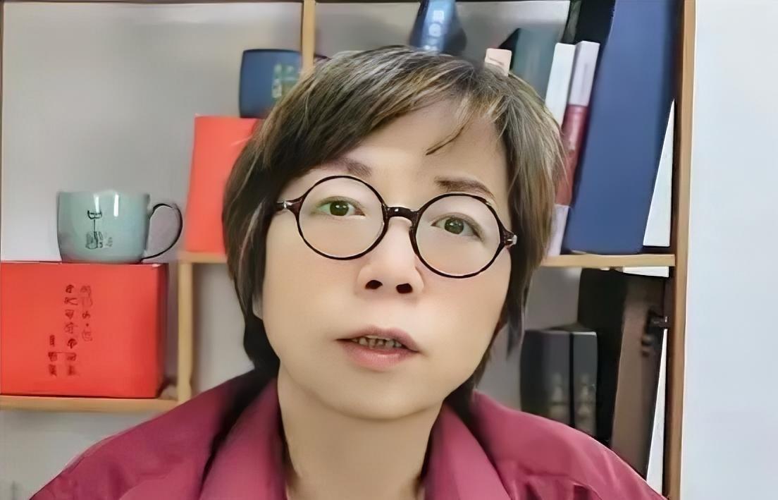 韩国瑜这一怒，直接把国民党自己家的桌子给掀了。当着全台的面骂傅崐萁“垂帘听政”，