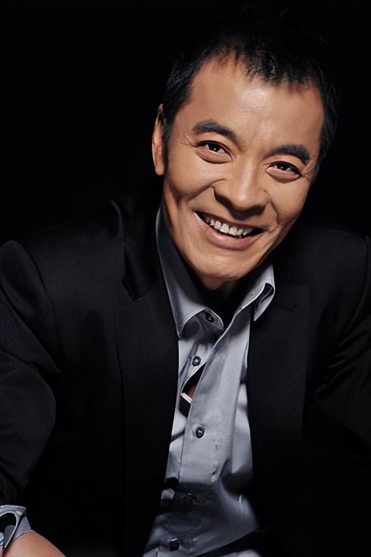 当年刘威跟张丰毅借钱，他写了一张借条，张丰毅把借条给老婆收着，后来刘威去还钱，张