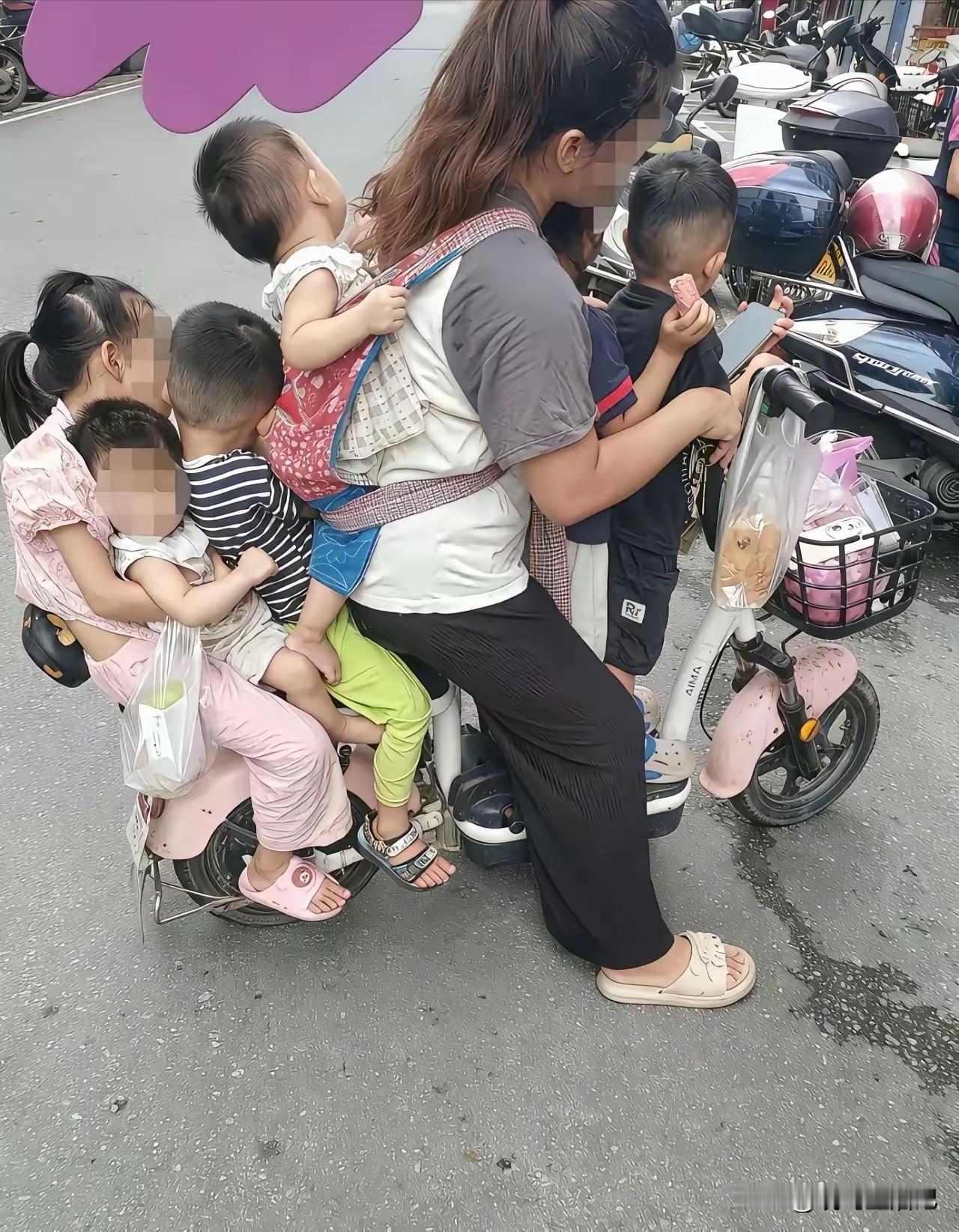 这个妈妈心太大了，这样不安全吧？