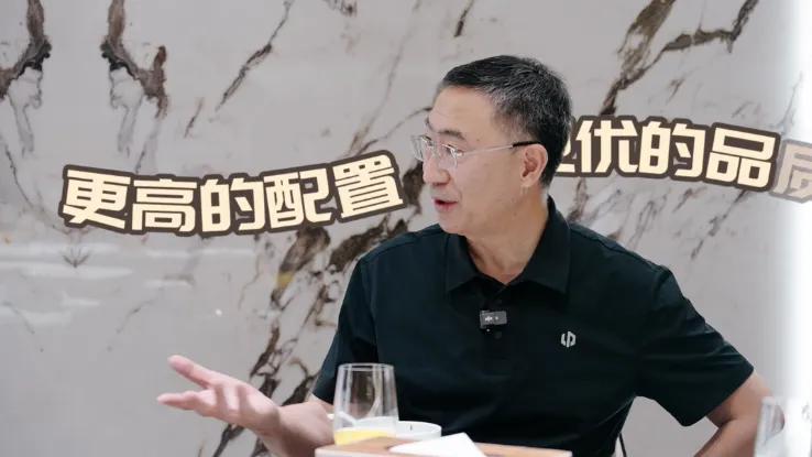 零跑的“生意经”，经济学家李稻葵替大家问了。零跑今年在国内销量持续增长，上半