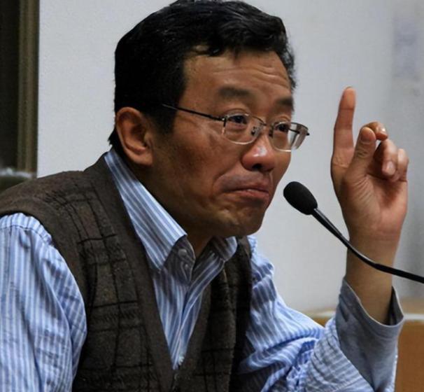 复旦大学教授王德峰说：“今日之中国纵欲汹汹，各种欲望，各食其能，各谋其力，如果一