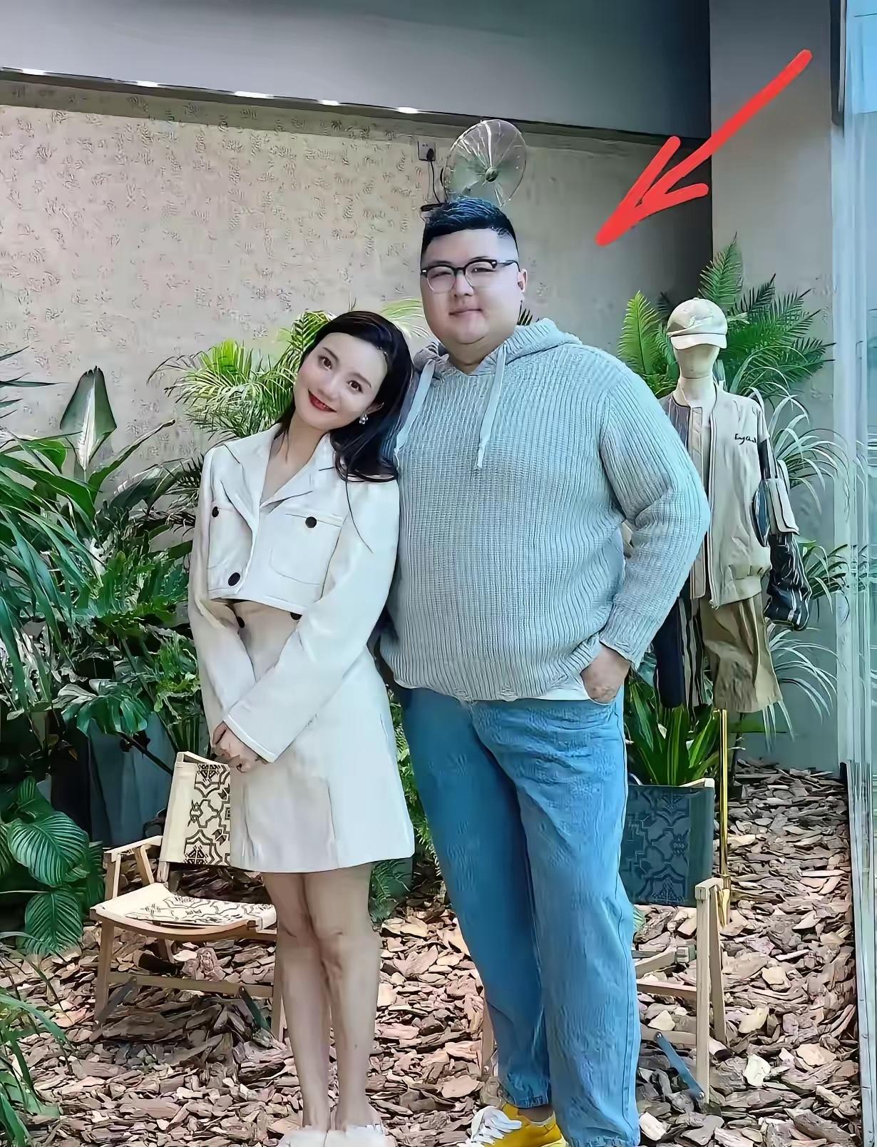 猴哥和何钰欣离婚，原因让人唏嘘，有人说猴哥一门扑在事业上，家里啥都不管；也有人说