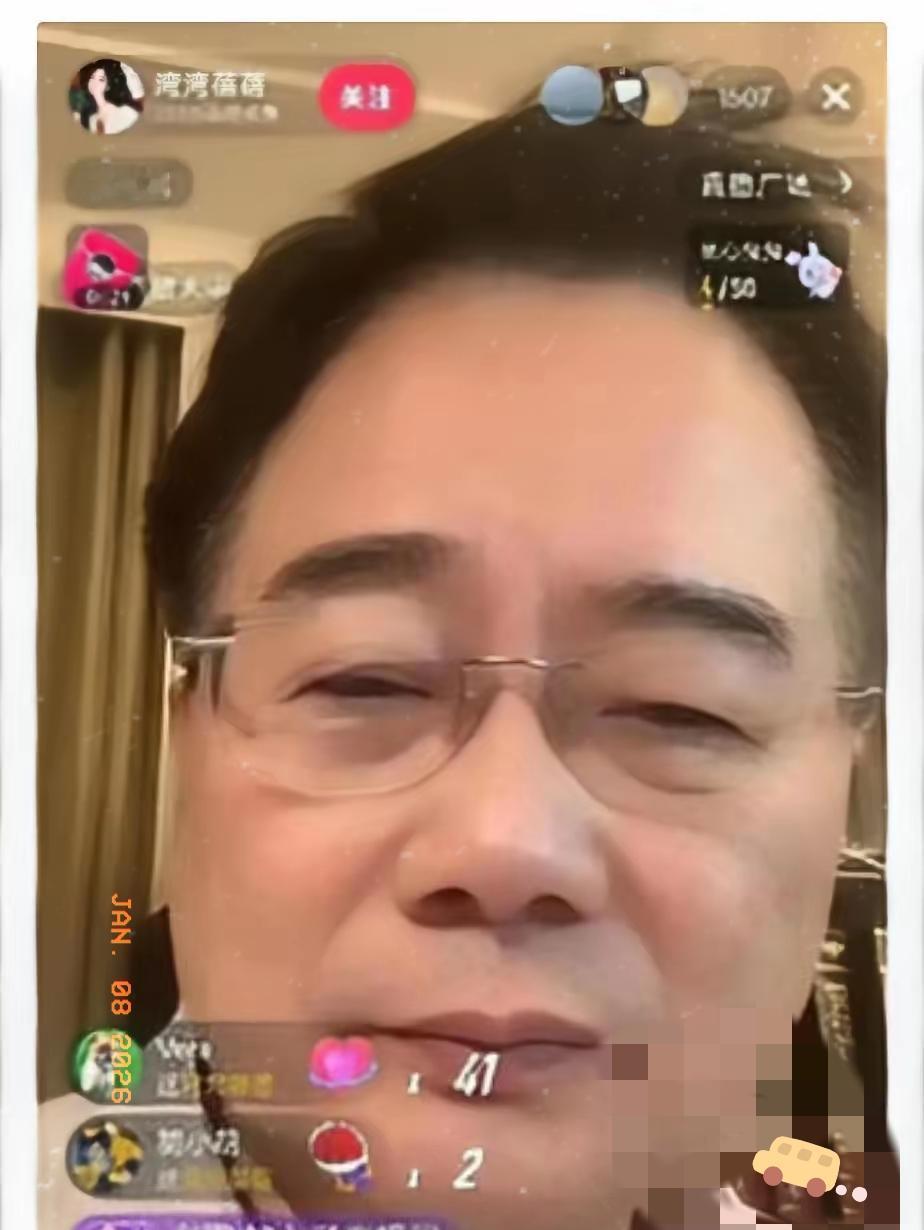 蔡正元正在直播内容，外甥女突然连麦进来，急吼着让他“闭嘴”，称全家怕他惹祸蔡