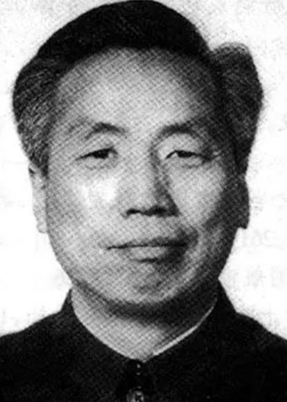 1959年，马凤山奉命到苏联学习飞机的设计技术。可刚进莫斯科航空学院的课堂，