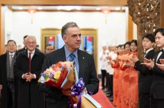 乌拉圭总统奥尔西在访华期间发表了一篇“小作文”，他表示来中国之前，就有人告诉他，