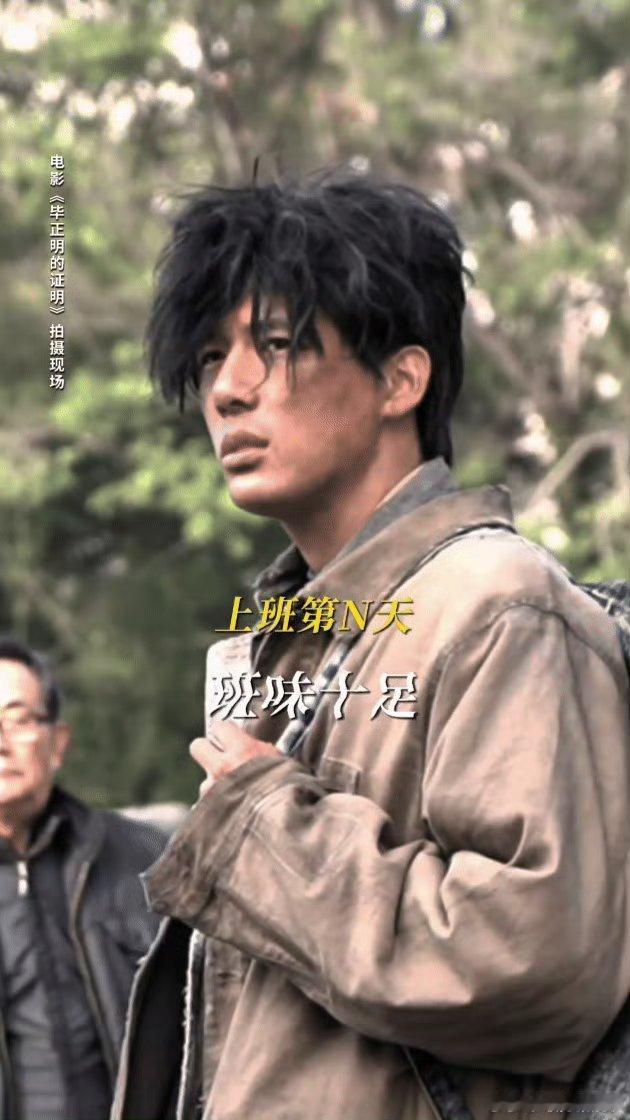 这居然是王安宇王安宇新剧的反差感太绝了，校园内是男神，毕业后上班第n天活人微死感