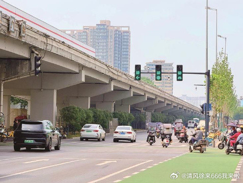 西安街头的信号灯会思考【西安市主城区821处重点路口每分钟动态调整145次】曾