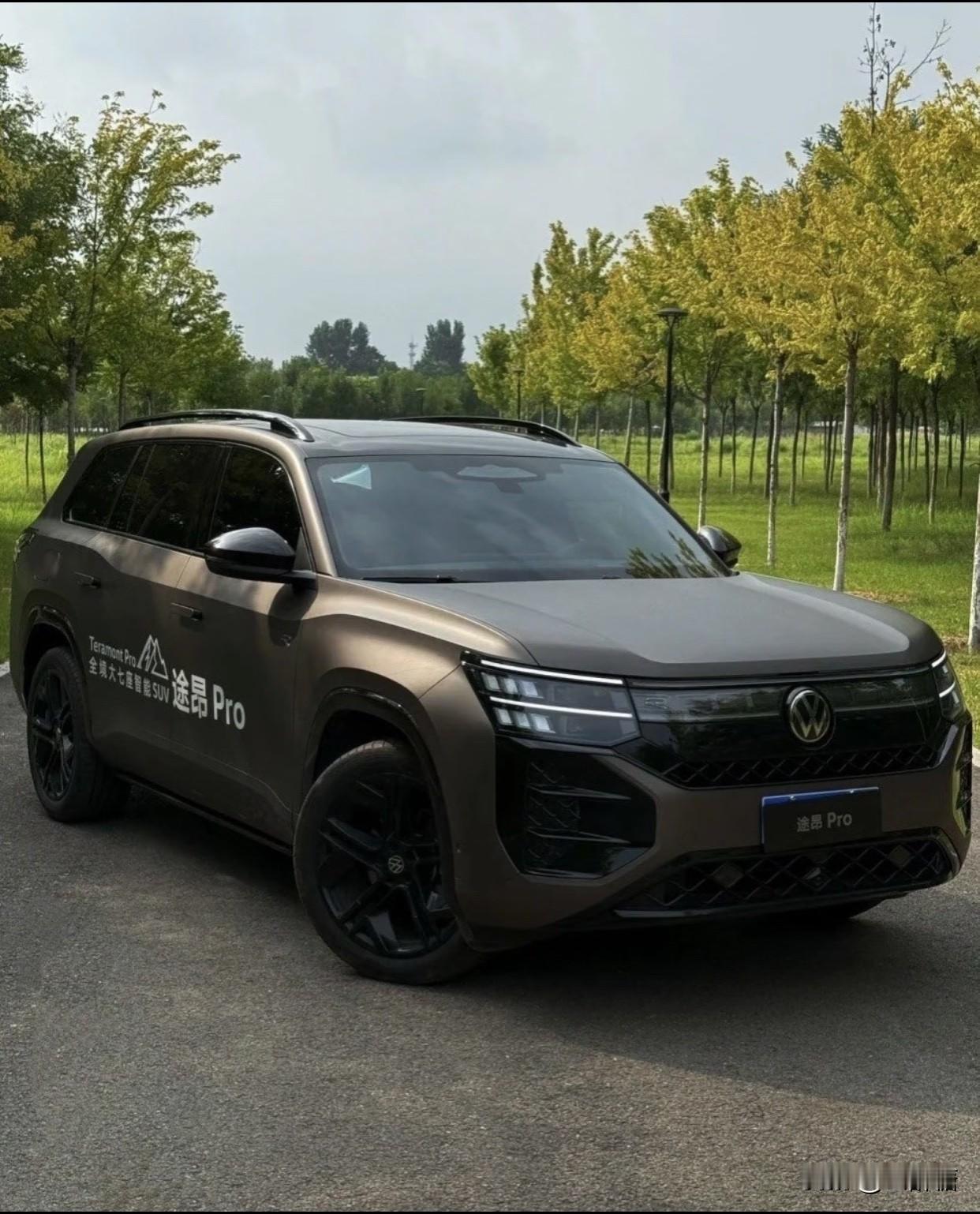 十几年前，闺蜜曾痴迷一位开大众轿车的已婚男士。她总说，那人手指修长，握方向盘时格