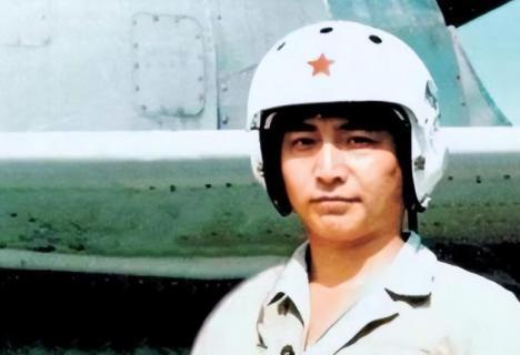 南海撞机王伟成功跳伞，为啥10万人都找不到他？直到20多年后才懂王伟一看飞机