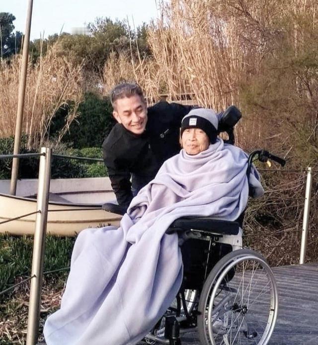 柬埔寨第一家族洪森家族，屹立该国几十年，现在老子是议长，儿子是首相，还是美国西点