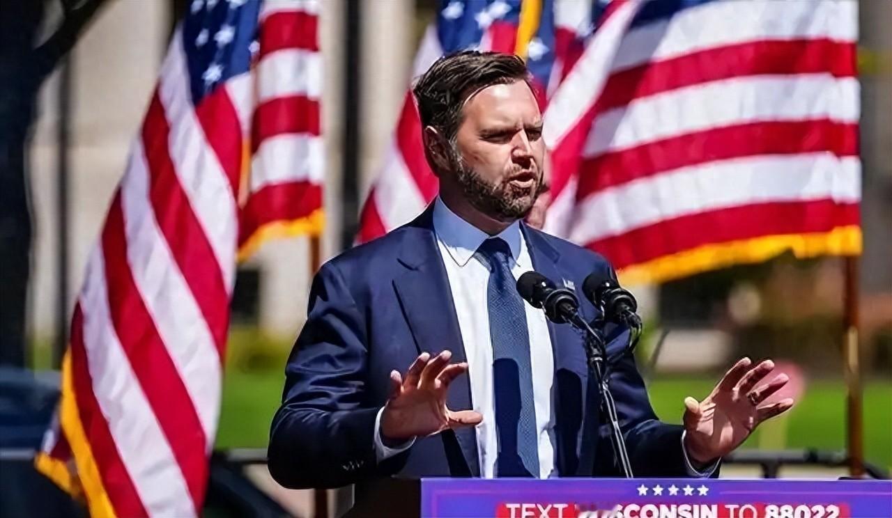 万斯反应过来自己可能被耍了，特朗普钟意的第一接班人是鲁比奥，自己只是用来“背锅”