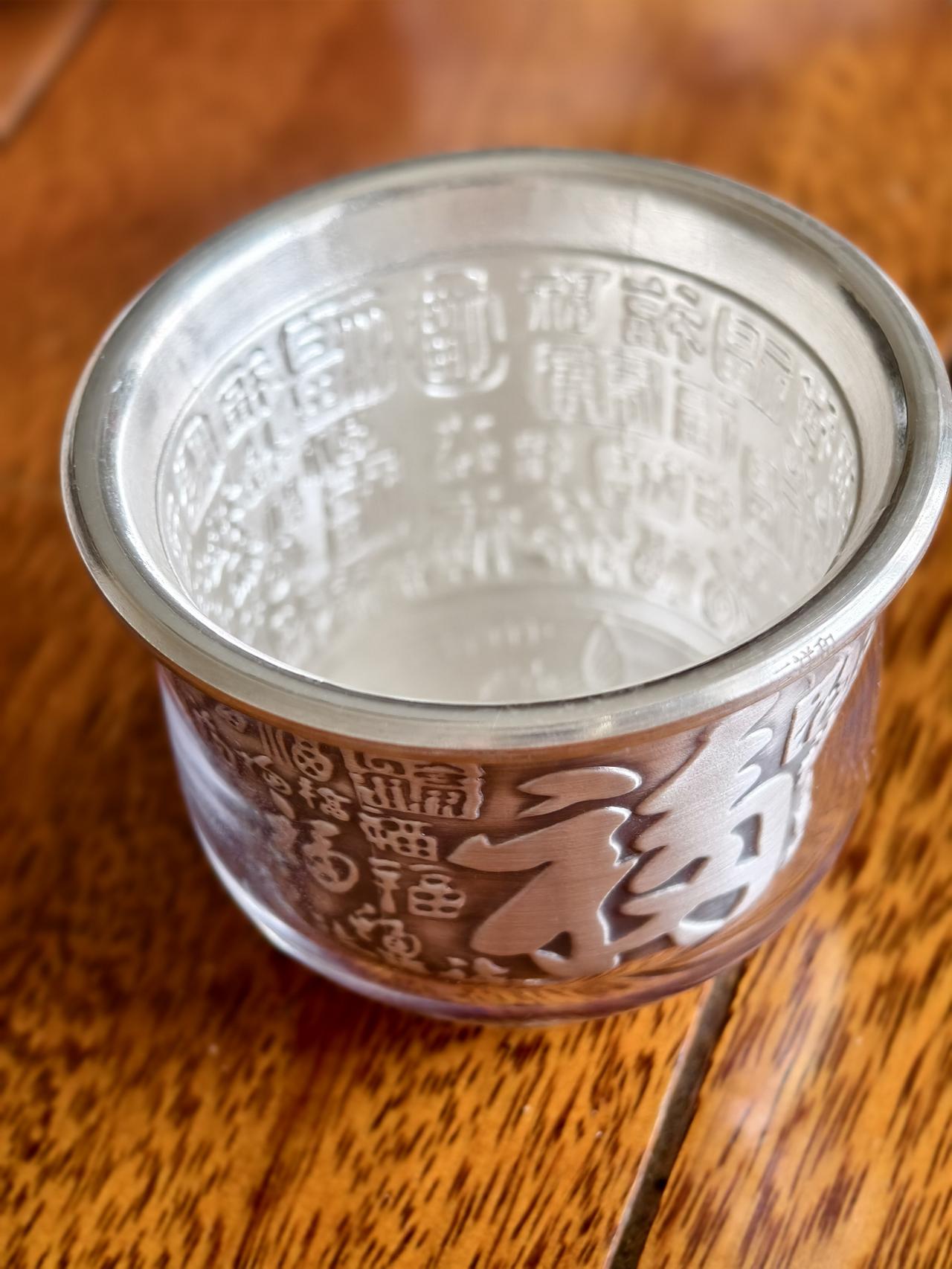 我去了大理古城挺失望，商业味太浓了，全是卖东西的，过道上也是小商小贩，留给游人的