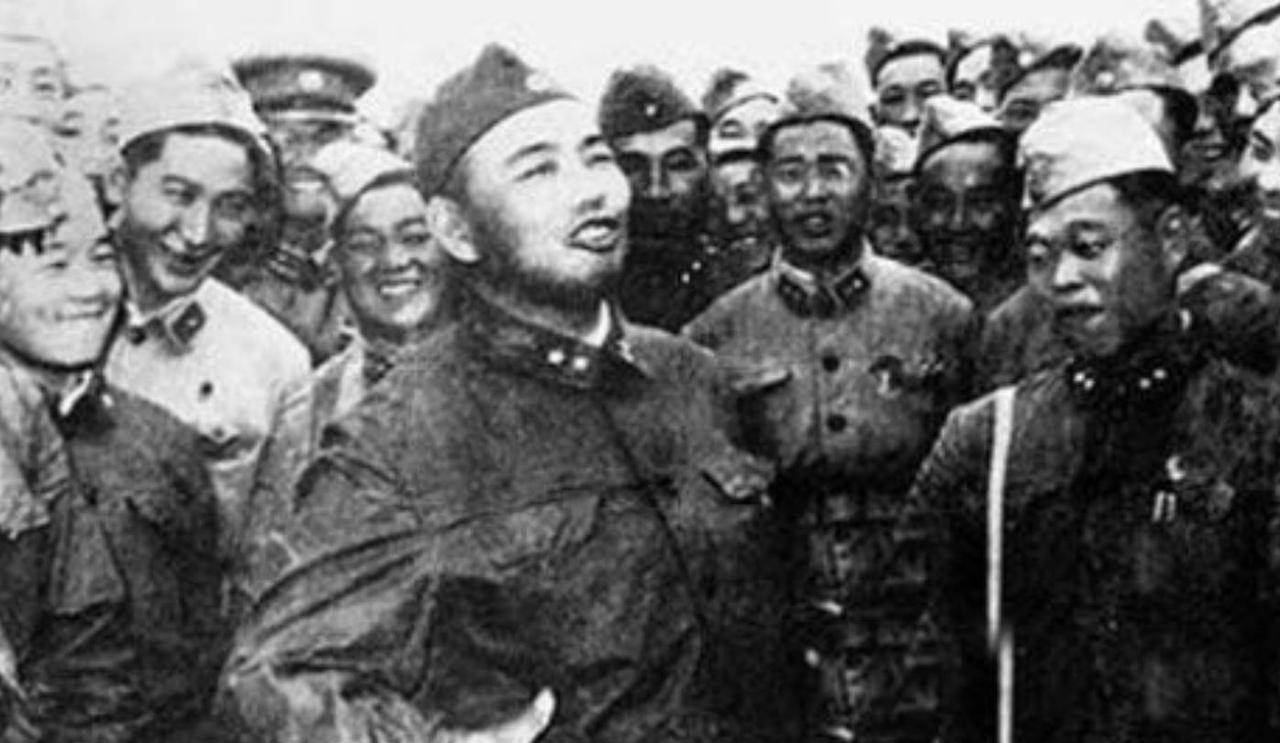 一次，广州军区参谋长周德礼大校应邀，与许司令一起观看武打电影。看着主角飞檐走壁，