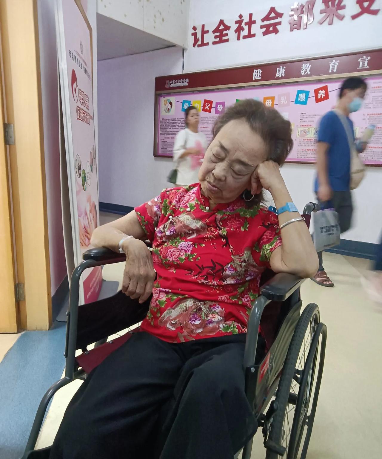 同事说她正在经历人生中最舒服的时光确实也是，儿子考上不错的大学，以后再也不用忧
