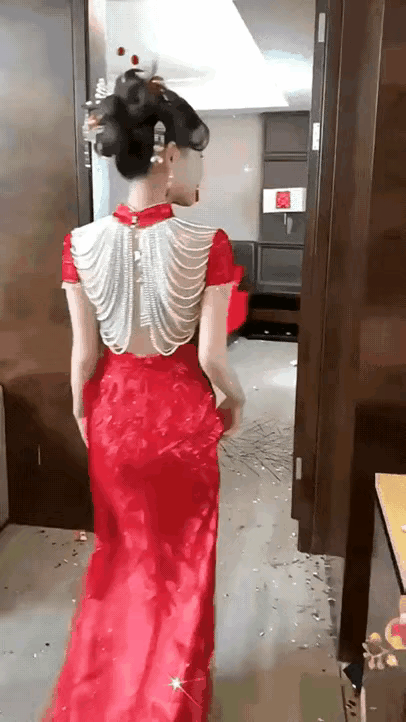 新娘一回头吓退百万雄兵，一天心情复杂了