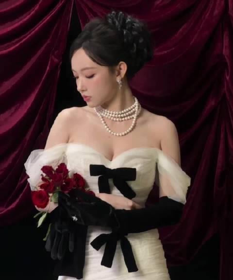 复古公主程潇，好喜欢这套电影奇遇夜的造型#程潇复古公主#