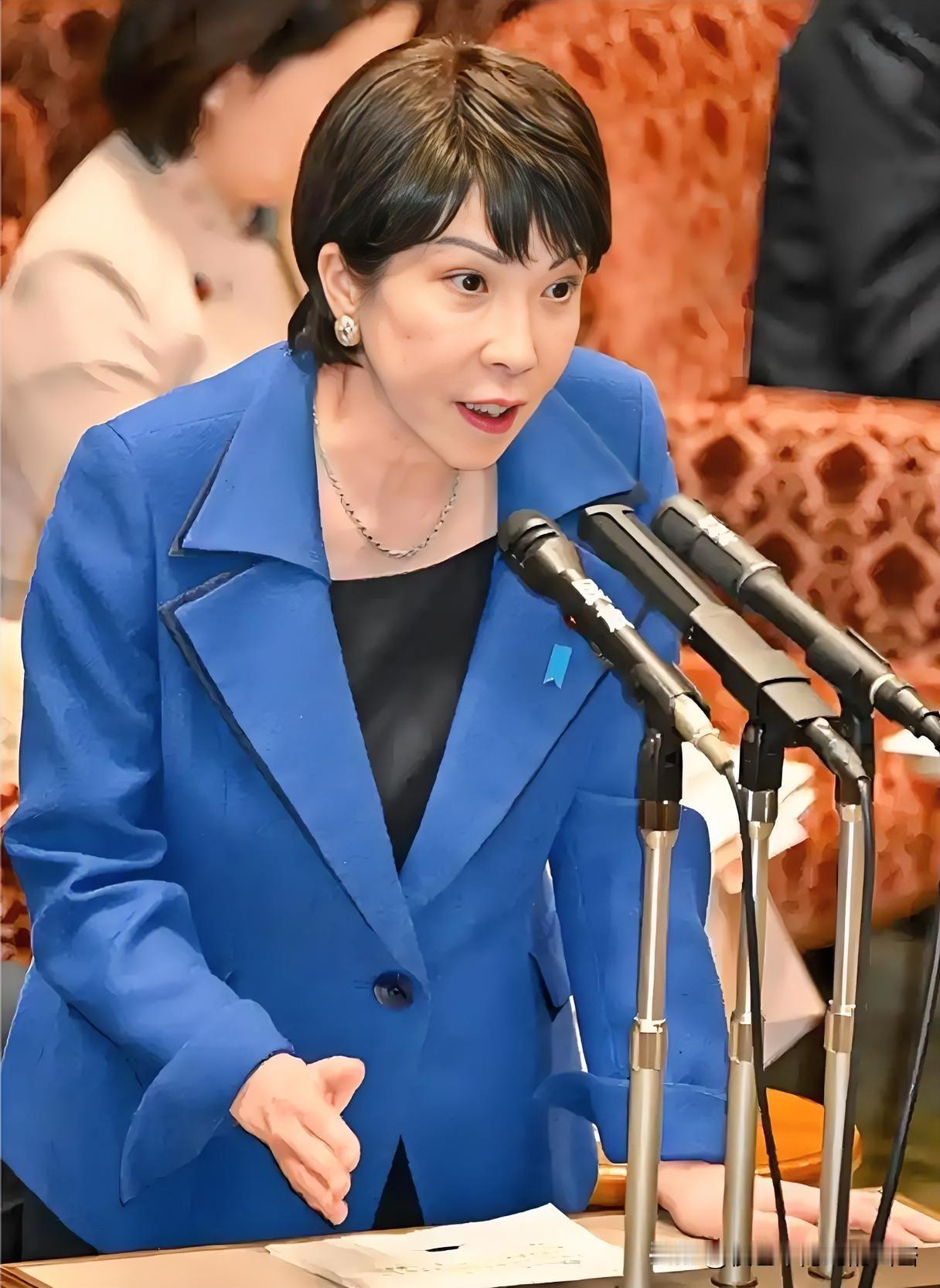 日本首相可能属狗吧！特朗普专机前脚刚走，高市后脚就翻脸了！[捂脸哭][捂脸哭]