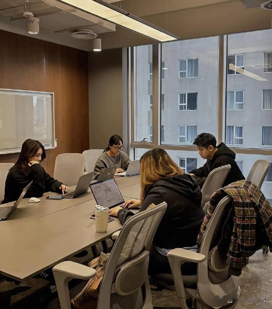 公司准备招一批车间工人（白夜班两班倒，一个班12个小时，单休），在挂岗位工资的时