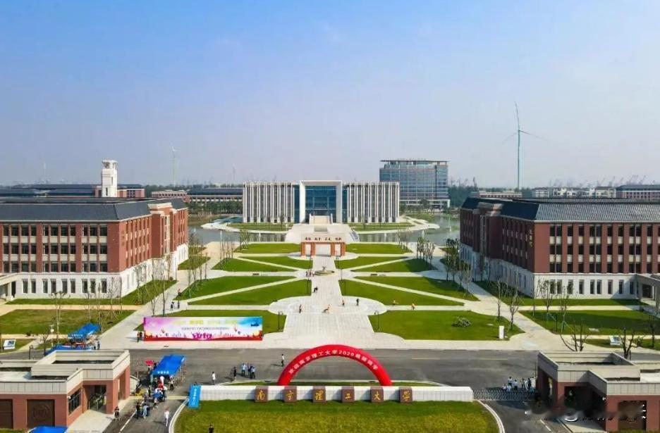 一个县级市能同时拥有2所211高校，除了江阴没有第二个了，不仅经济实力雄厚，