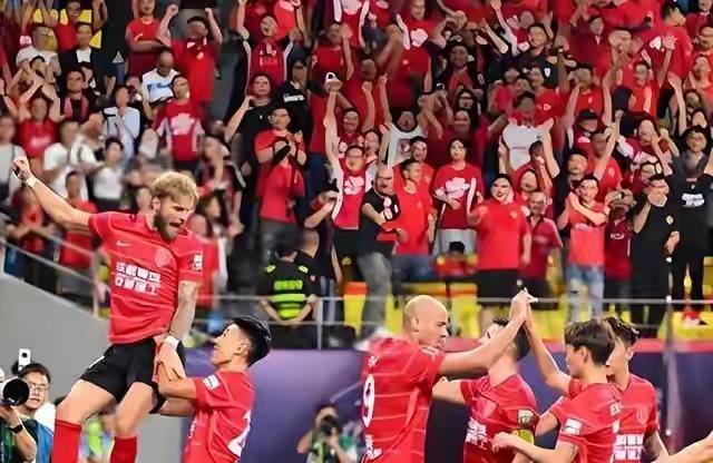 潘伟力：成都蓉城队实力不如上赛季！有蓉城队球迷提问：成都蓉城能否抓住本赛季的机