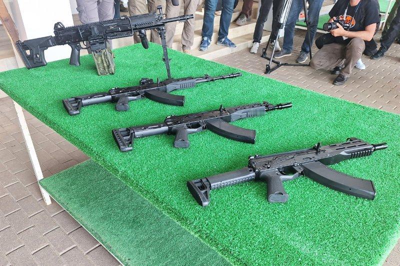 新型紧凑型7.62毫米AK-15K和AK-15SK突击步枪及狙击枪和