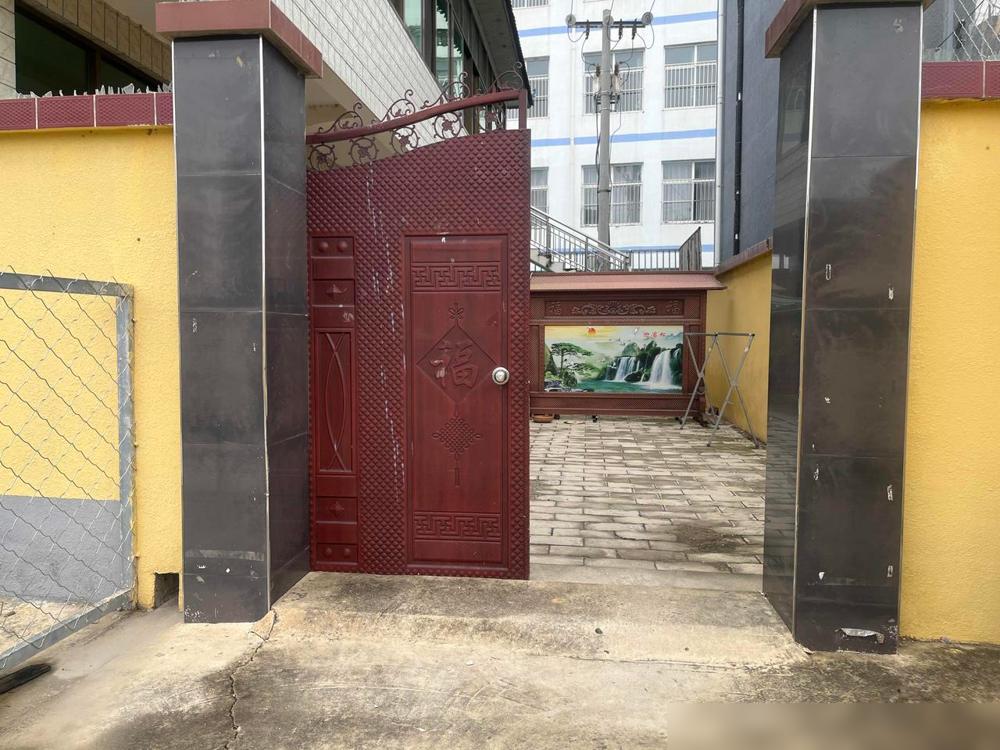 农村自建房盖房常言道。房院要方正成矩形。老辈人留下这些讲究，我年轻时也当