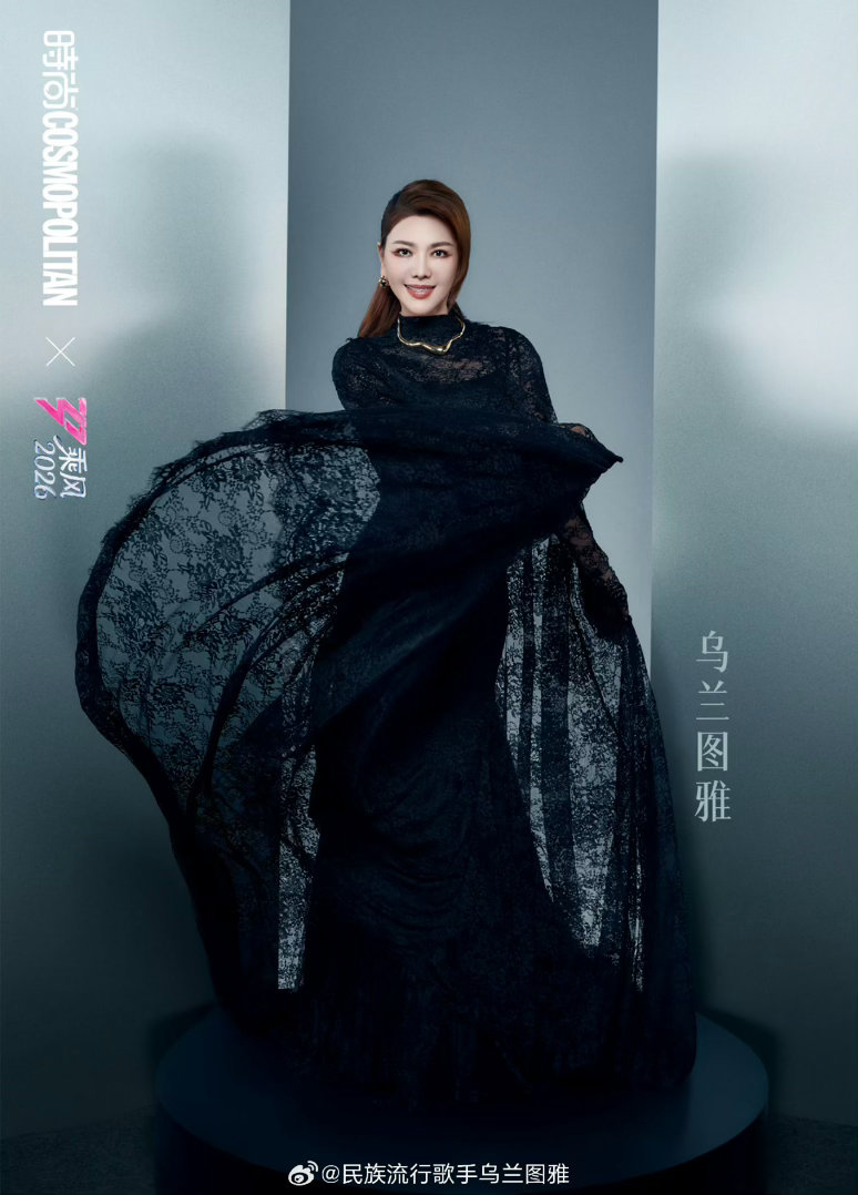 范玮琪没牵到乌兰图雅范范乘风舞台上紧急撤回一个牵手！！牵手变握手了哈哈哈哈替姐