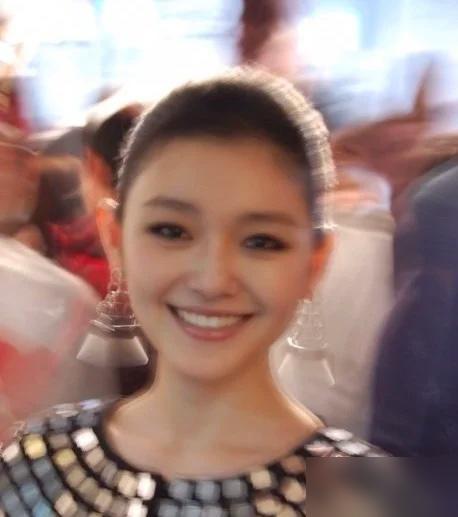 16岁外甥女背45万爱马仕，小S的十年帆布包直接打脸？你听过她讲女儿买2千块