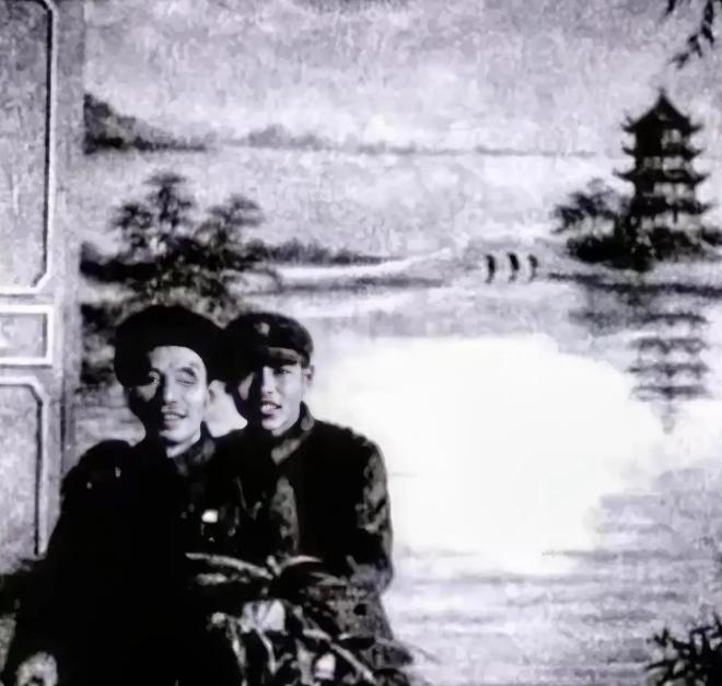 1977年的一天，粟裕正在家中休息，随员突然来报："有个从江西来的老同志，叫陈兴