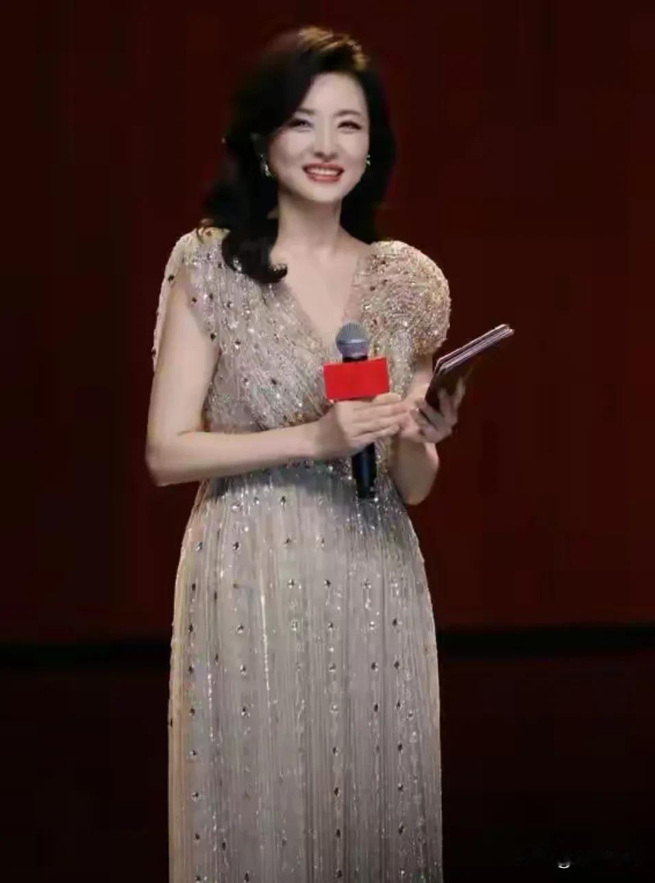 57岁的周涛一开口，我的童年记忆就复活了！前几天一个活动上，她一句“大家过年