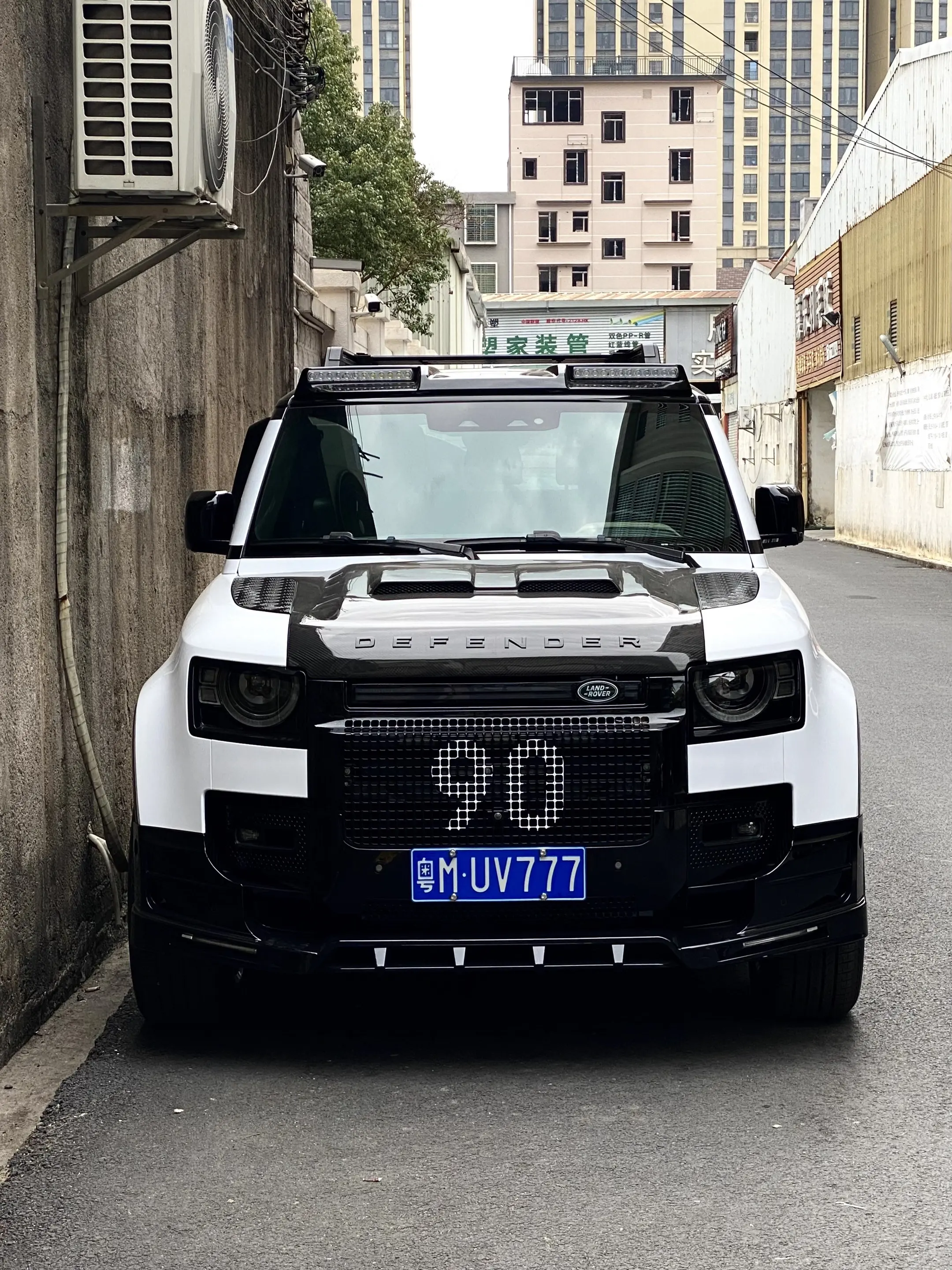 丰顺大佬的新玩具 双门硬核越野路虎卫士90🏕️“心有猛虎，细嗅蔷薇”