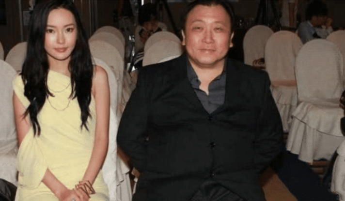 被王晶发掘时才读大二,拍3部电影狂捞26亿,今成“最美晶女郎”