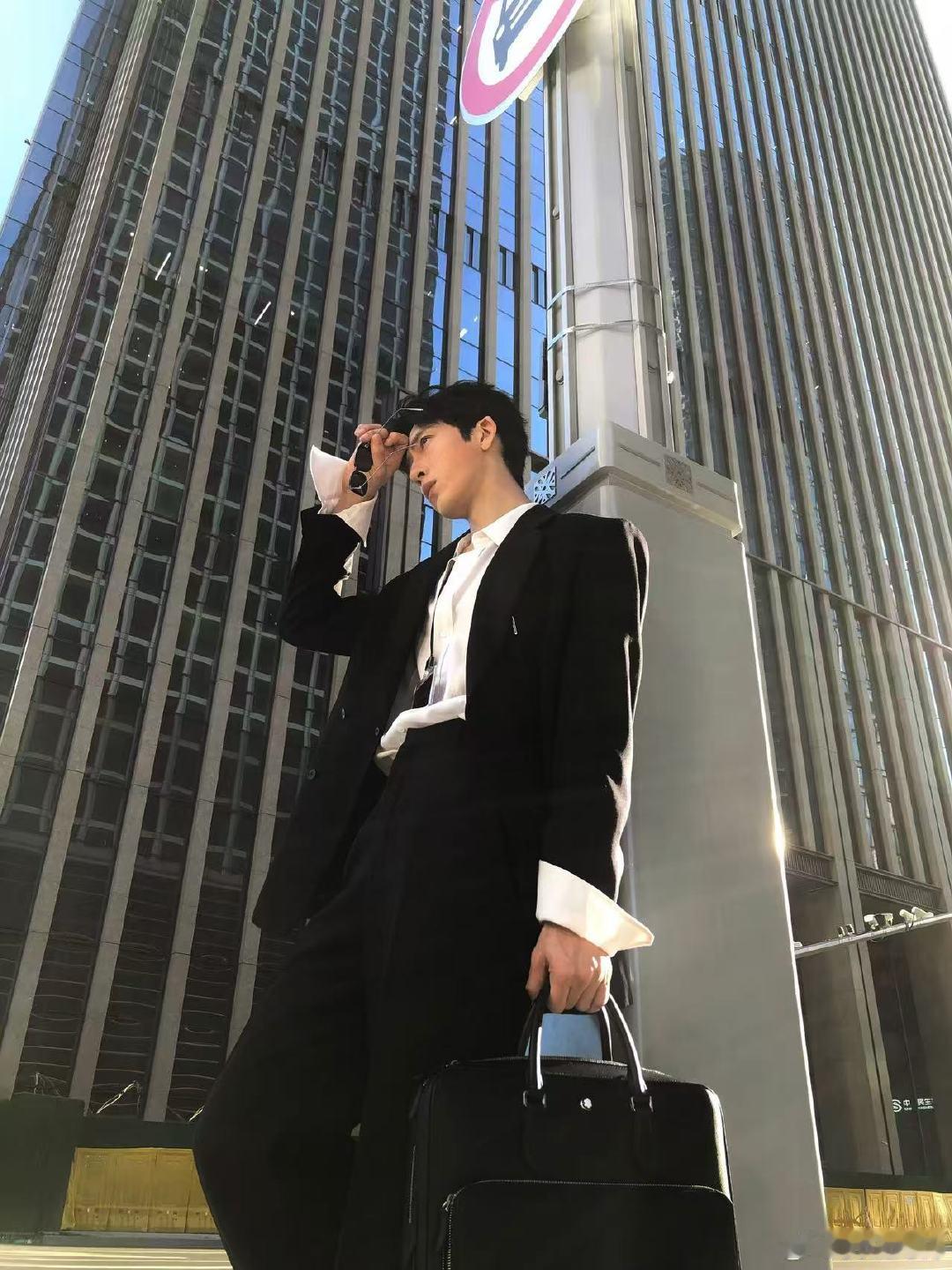 井柏然摄影师温俊井柏然摄影师温俊你火了​​​