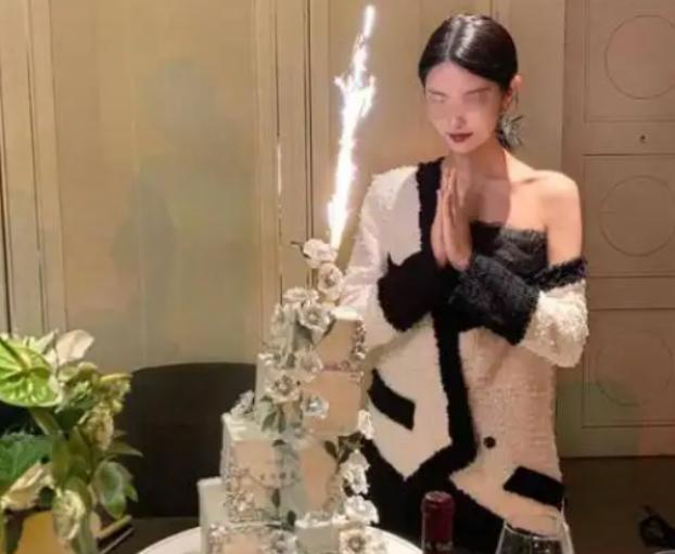 2020年5月，上海一名女子以庆生为名在KTV组局，一口气点了1瓶价值49800
